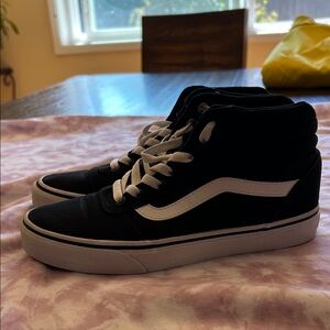 Black and White Women’s Sk8 Hi size 7.5